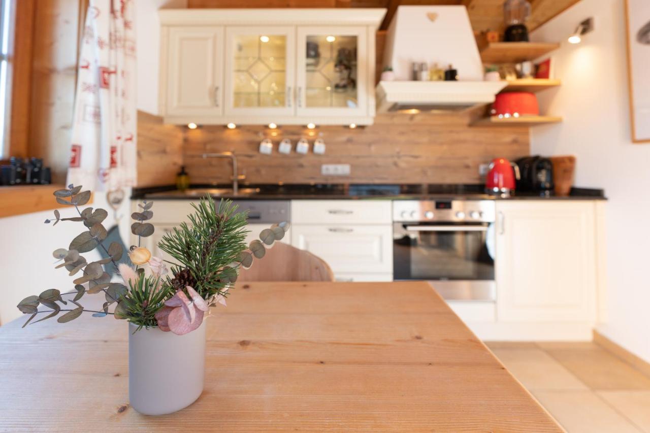 Dorfchalets & Apartments - Authentic Experience In Centre Of Kaprun Including Tauernspa And Summercard Eksteriør billede
