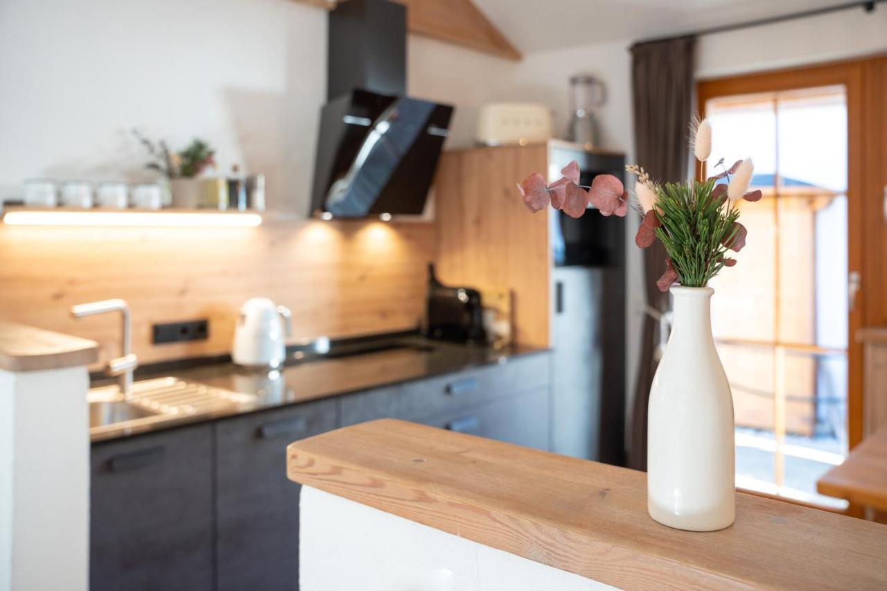 Dorfchalets & Apartments - Authentic Experience In Centre Of Kaprun Including Tauernspa And Summercard Eksteriør billede