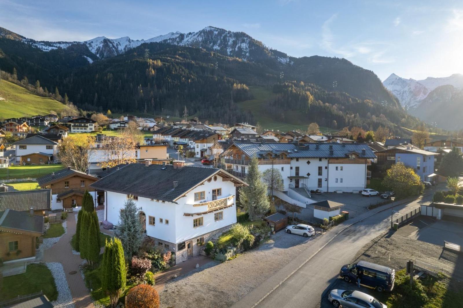 Dorfchalets & Apartments - Authentic Experience In Centre Of Kaprun Including Tauernspa And Summercard Eksteriør billede