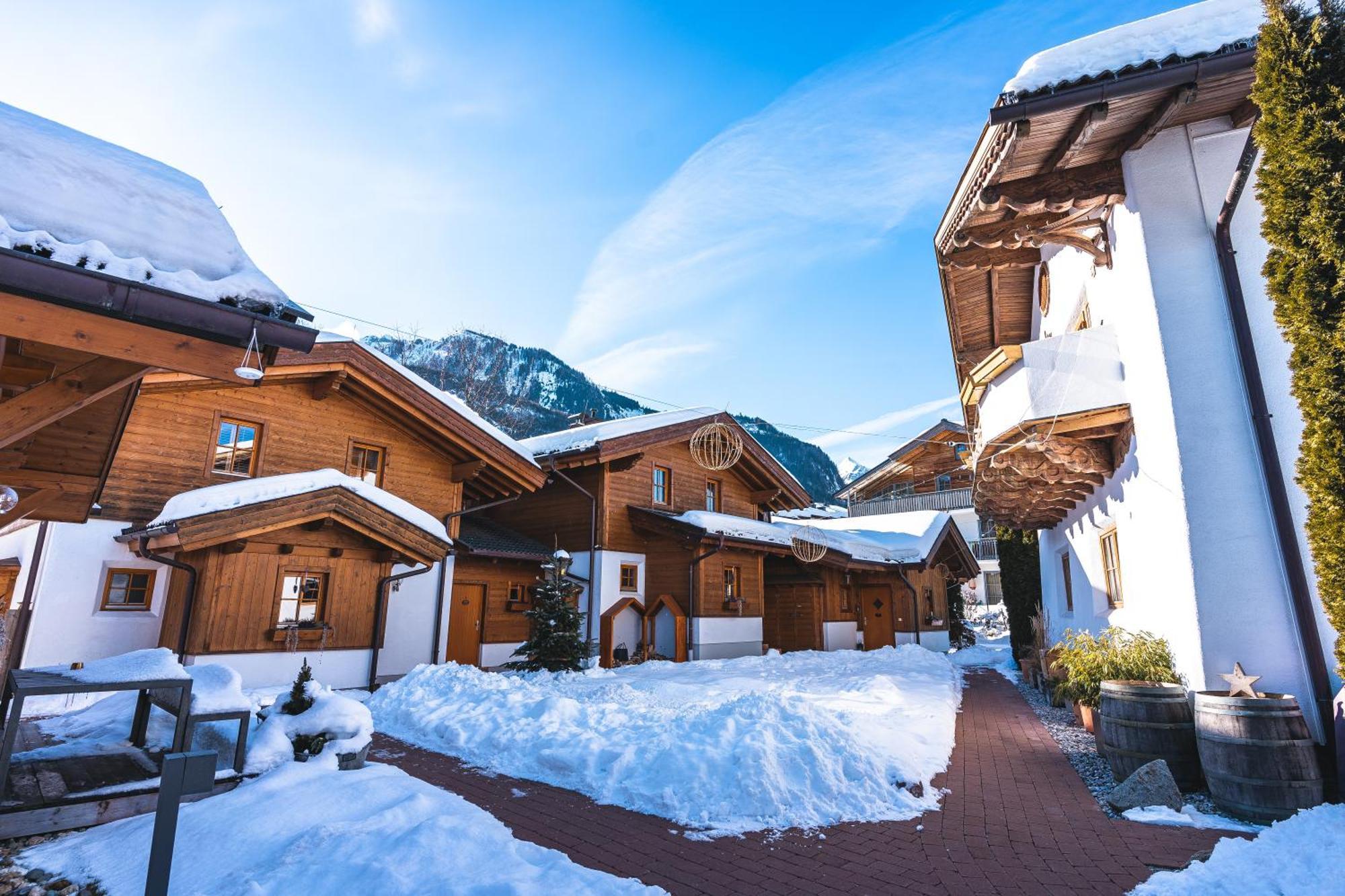 Dorfchalets & Apartments - Authentic Experience In Centre Of Kaprun Including Tauernspa And Summercard Eksteriør billede