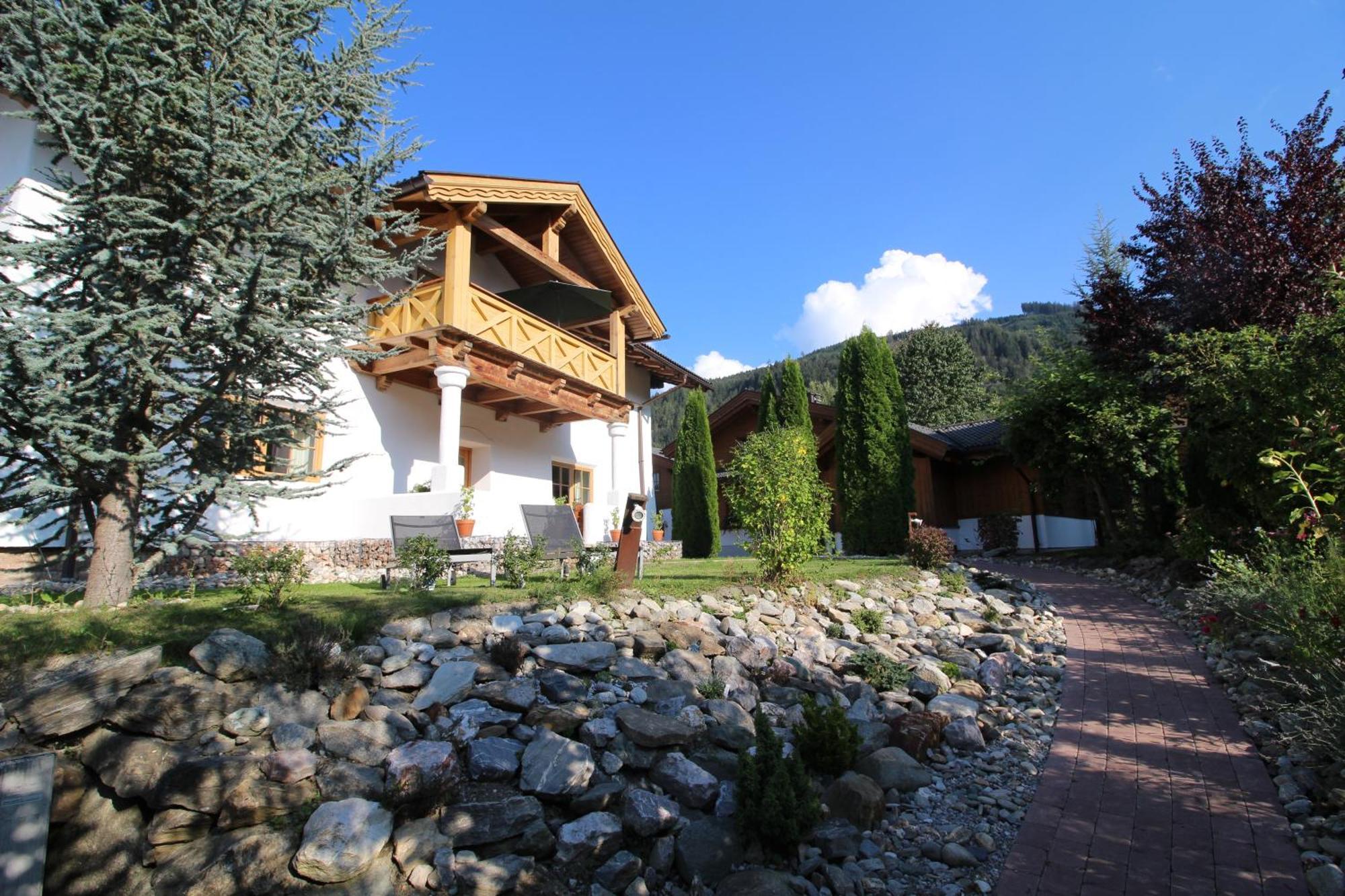 Dorfchalets & Apartments - Authentic Experience In Centre Of Kaprun Including Tauernspa And Summercard Eksteriør billede