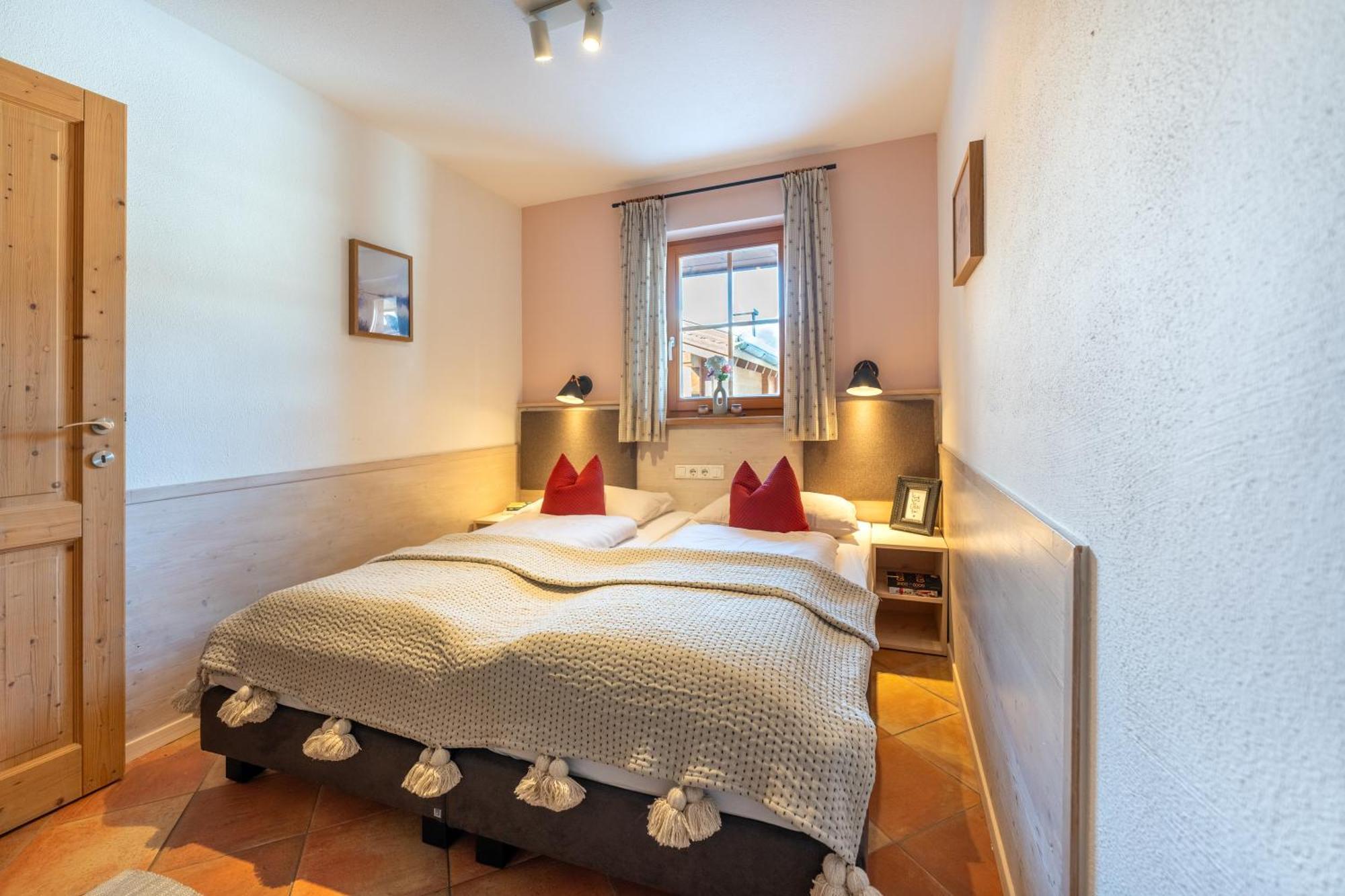 Dorfchalets & Apartments - Authentic Experience In Centre Of Kaprun Including Tauernspa And Summercard Eksteriør billede