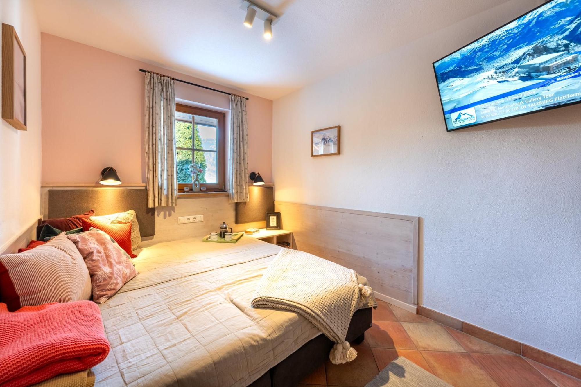 Dorfchalets & Apartments - Authentic Experience In Centre Of Kaprun Including Tauernspa And Summercard Eksteriør billede