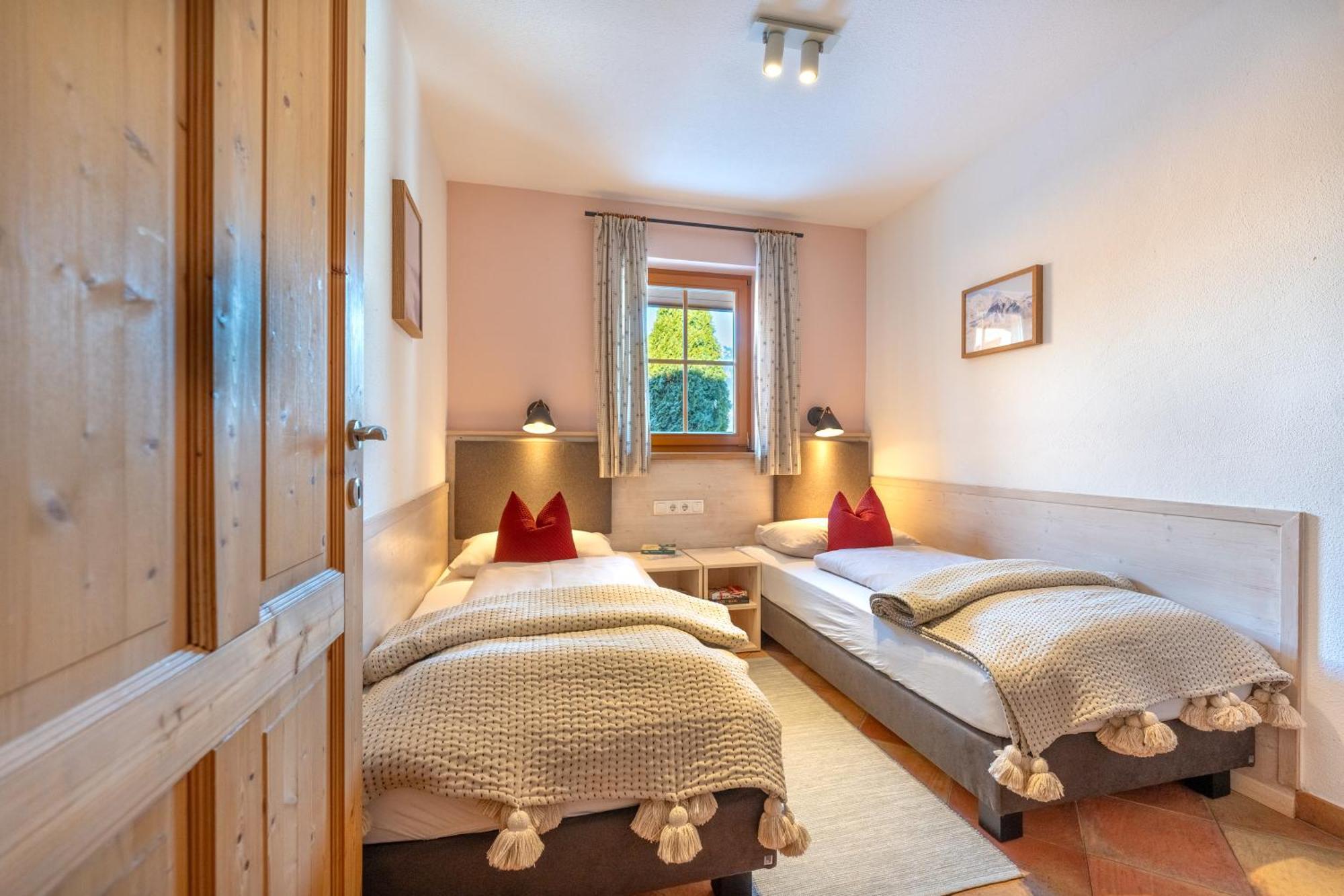 Dorfchalets & Apartments - Authentic Experience In Centre Of Kaprun Including Tauernspa And Summercard Eksteriør billede